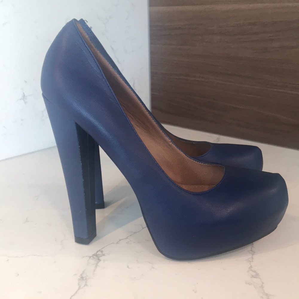 BN Steve Madden “Danitty” Blue Platform Pumps